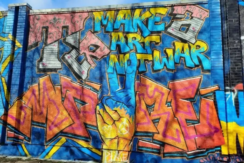 Reiseführer für Straßenkunst - Graffiti-Wand zur Unterstützung der Ukraine