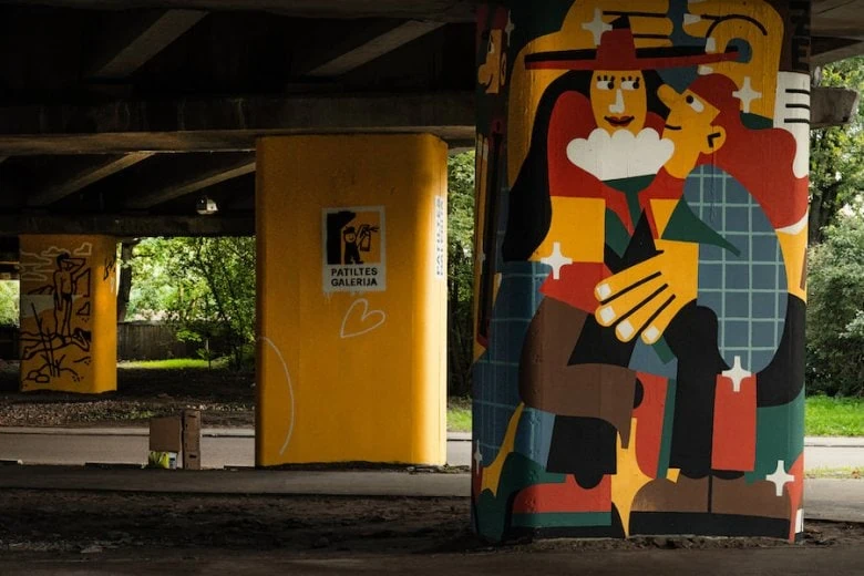 Riga Street Art Guide - Gallery under the bridge