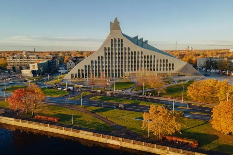 Pārdaugavas apkaimes ceļvedis - Nacionālā Bibliotēka