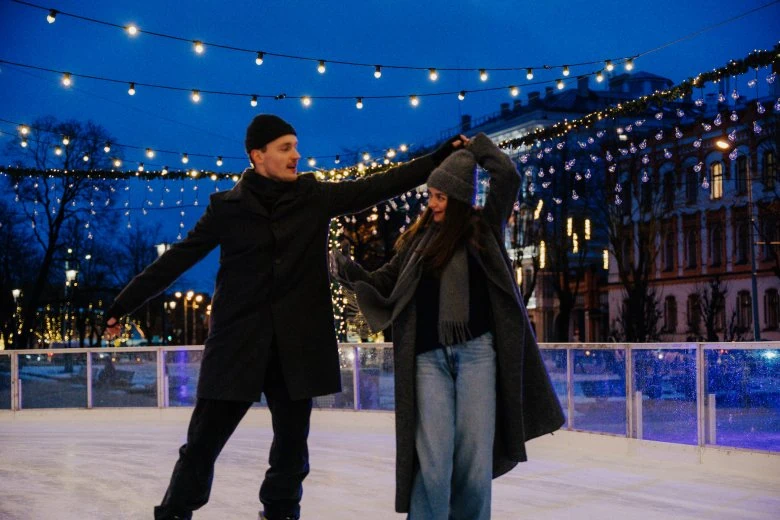 Öffentliche Eislauffläche im Esplanade Park - Öffentliche Eislauffläche im Esplanade Park